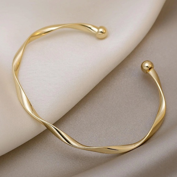 Fashion Twisted Cuff Bracelet Gold Tone - Picture 3 of 5